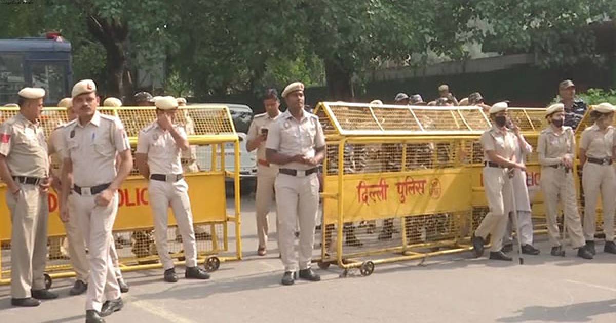 Wrestlers' Protest: Delhi Police on alert, barricades up on roads leading to Jantar Mantar